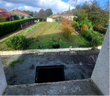 Maison rénovée avec 3 chambres, 1 200 m² de terrain et vue dégagée – Au calme !
