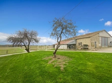 Maison pierre 5 hectares de terrain LAPERCHE (47)