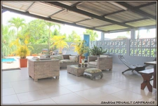 A VENDRE A KOUROU UN MAGNIFIQUE COMPLEXE IMMOBILIER DE 8 APPARTEMENTS (R+1) DE 960 m² - UNE VILLA T5 (R+1) DE 310 m² - TERRAIN 1870 m² - AU PRIX DE 1 755 000 €.