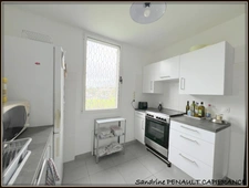 A VENDRE A KOUROU (97310) UN MAGNIFIQUE APPARTEMENT T4 DE 77 m² - AU PRIX DE 182000 €.