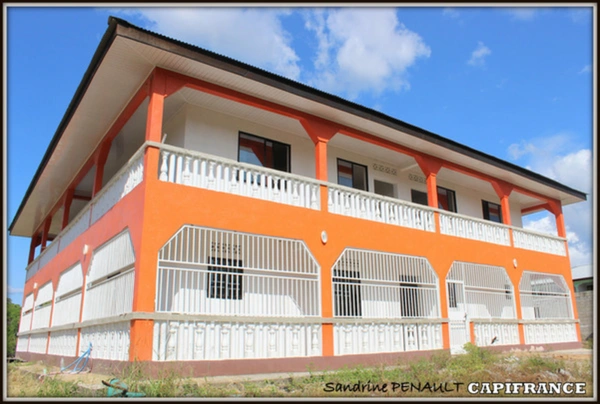 A VENDRE A MARIPASOULA (GUYANE FRANCAISE) 7 IMMEUBLES DE RAPPORT - AU PRIX DE 1 526 000 €.