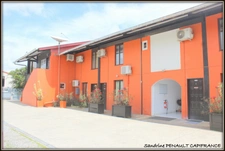 A VENDRE A KOUROU UN MAGNIFIQUE COMPLEXE IMMOBILIER DE 8 APPARTEMENTS (R+1) DE 960 m² - UNE VILLA T5 (R+1) DE 310 m² - TERRAIN 1870 m² - AU PRIX DE 1 755 000 €.
