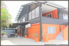 A VENDRE A KOUROU UN MAGNIFIQUE COMPLEXE IMMOBILIER DE 8 APPARTEMENTS (R+1) DE 960 m² - UNE VILLA T5 (R+1) DE 310 m² - TERRAIN 1870 m² - AU PRIX DE 1 755 000 €.