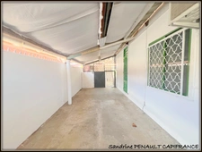 A VENDRE A KOUROU (GUYANE FRANCAISE) UNE MAISON INDIVIDUELLE T4 DE 68 m² - SUPERFICIE DU TERRAIN 292 m² - AU PRIX DE 225 000 €.