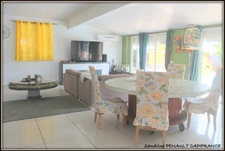 A VENDRE A KOUROU UN MAGNIFIQUE COMPLEXE IMMOBILIER DE 8 APPARTEMENTS (R+1) DE 960 m² - UNE VILLA T5 (R+1) DE 310 m² - TERRAIN 1870 m² - AU PRIX DE 1 755 000 €.