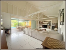 A VENDRE A KOUROU (97310) UNE MAGNIFIQUE VILLA D'ARCHITECTE T5 DE 135 m² - TERRAIN DE 876 m² - AU PRIX DE 486000€.
