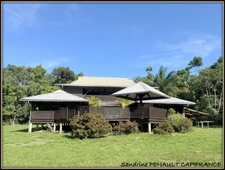 A VENDRE A MONTSINERY TONNEGRANDE (CARAPA) UNE MAGNIFIQUE PROPRIETE T6 DE 268 m² - TERRAIN 1 HECTARE - AU PRIX DE 392000 €.