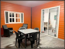 A VENDRE A KOUROU UN MAGNIFIQUE COMPLEXE IMMOBILIER DE 8 APPARTEMENTS (R+1) DE 960 m² - UNE VILLA T5 (R+1) DE 310 m² - TERRAIN 1870 m² - AU PRIX DE 1 755 000 €.