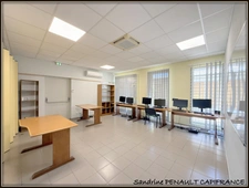 A VENDRE A KOUROU (GUYANE FRANCAISE) 3 magnifiques bâtiments indépendants de 456 m² - SUPERFICIE DU TERRAIN 1150 m² AU PRIX DE 730 000 €.