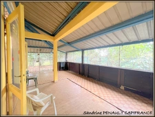 A VENDRE A KOUROU (GUYANE FRANCAISE) UNE JOLIE MAISON JUMELEE T5 (R+1) de 103 m² - SUPERFICIE DU TERRAIN 299 m² AU PRIX DE 185 000 €.