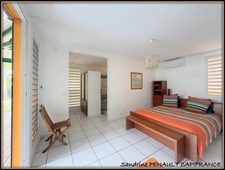A VENDRE A KOUROU (97310) UNE MAGNIFIQUE VILLA D'ARCHITECTE T5 DE 135 m² - TERRAIN DE 876 m² - AU PRIX DE 486000€.