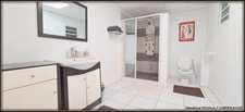 A VENDRE A KOUROU UN MAGNIFIQUE COMPLEXE IMMOBILIER DE 8 APPARTEMENTS (R+1) DE 960 m² - UNE VILLA T5 (R+1) DE 310 m² - TERRAIN 1870 m² - AU PRIX DE 1 755 000 €.