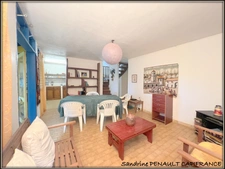A VENDRE A KOUROU (GUYANE FRANCAISE) UNE JOLIE MAISON JUMELEE T5 (R+1) de 103 m² - SUPERFICIE DU TERRAIN 299 m² AU PRIX DE 185 000 €.