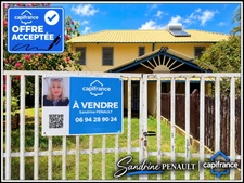 A VENDRE A KOUROU (GUYANE FRANCAISE) UNE JOLIE MAISON JUMELEE T5 (R+1) de 103 m² - SUPERFICIE DU TERRAIN 299 m² AU PRIX DE 185 000 €.
