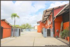 A VENDRE A KOUROU UN MAGNIFIQUE COMPLEXE IMMOBILIER DE 8 APPARTEMENTS (R+1) DE 960 m² - UNE VILLA T5 (R+1) DE 310 m² - TERRAIN 1870 m² - AU PRIX DE 1 755 000 €.