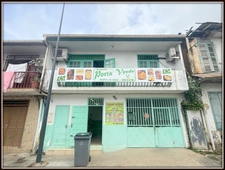 A VENDRE A CAYENNE UN IMMEUBLE DE RAPPORT DE 167 m² - 1 LOCAL DE 98 m² - 1 APPARTEMENT T3 DE 51 m² - 1 STUDIO DE 18 m² - AU PRIX DE 306 000 €.
