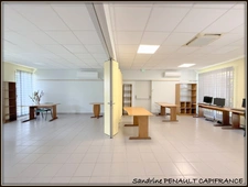 A VENDRE A KOUROU (GUYANE FRANCAISE) 3 magnifiques bâtiments indépendants de 456 m² - SUPERFICIE DU TERRAIN 1150 m² AU PRIX DE 730 000 €.