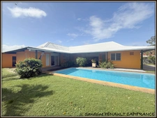 A VENDRE A KOUROU (97310) UNE MAGNIFIQUE VILLA D'ARCHITECTE T5 DE 135 m² - TERRAIN DE 876 m² - AU PRIX DE 486 000 €.