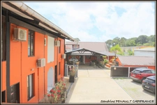 A VENDRE A KOUROU UN MAGNIFIQUE COMPLEXE IMMOBILIER DE 8 APPARTEMENTS (R+1) DE 960 m² - UNE VILLA T5 (R+1) DE 310 m² - TERRAIN 1870 m² - AU PRIX DE 1 755 000 €.