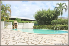 A VENDRE A KOUROU (97310) UNE MAGNIFIQUE MAISON EN BOIS T5 de 106 m² AVEC 2 MAISONS T2 INDEPENDANTES - TERRAIN DE 775 m² - AU PRIX DE 407 000 €.  