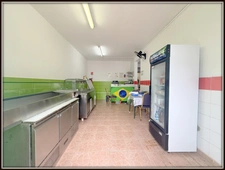 A VENDRE A CAYENNE UN IMMEUBLE DE RAPPORT DE 167 m² - 1 LOCAL DE 98 m² - 1 APPARTEMENT T3 DE 51 m² - 1 STUDIO DE 18 m² - AU PRIX DE 306 000 €.