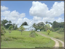 A VENDRE A SINNAMARY UNE MAGNIFIQUE MAISON T4 DE 193 m² SUPERFICIE TERRAIN 6 HECTARES - AU PRIX DE 475 000 €.