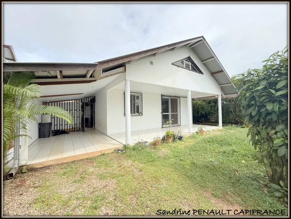 A VENDRE A KOUROU (97310) UNE CHARMANTE MAISON T5 DE 106 m² - TERRAIN DE 440 m² - AU PRIX DE 318 000 €.