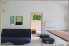 A VENDRE A KOUROU (97310) UNE MAGNIFIQUE MAISON EN BOIS T5 de 106 m² AVEC 2 MAISONS T2 INDEPENDANTES - TERRAIN DE 775 m² - AU PRIX DE 407 000 €.  