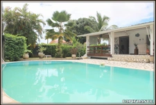 A VENDRE A KOUROU (97310) UNE MAGNIFIQUE MAISON EN BOIS T5 de 106 m² AVEC 2 MAISONS T2 INDEPENDANTES - TERRAIN DE 775 m² - AU PRIX DE 407 000 €.  