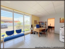 A VENDRE A KOUROU (GUYANE FRANCAISE) 3 magnifiques bâtiments indépendants de 456 m² - SUPERFICIE DU TERRAIN 1150 m² AU PRIX DE 730 000 €.