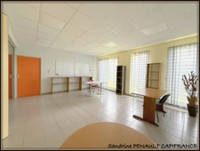 A VENDRE A KOUROU (GUYANE FRANCAISE) 3 magnifiques bâtiments indépendants de 456 m² - SUPERFICIE DU TERRAIN 1150 m² AU PRIX DE 730 000 €.
