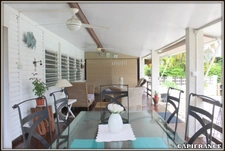 A VENDRE A KOUROU (97310) UNE MAGNIFIQUE MAISON EN BOIS T5 de 106 m² AVEC 2 MAISONS T2 INDEPENDANTES - TERRAIN DE 775 m² - AU PRIX DE 407 000 €.  