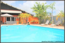 A VENDRE A KOUROU UN MAGNIFIQUE COMPLEXE IMMOBILIER DE 8 APPARTEMENTS (R+1) DE 960 m² - UNE VILLA T5 (R+1) DE 310 m² - TERRAIN 1870 m² - AU PRIX DE 1 755 000 €.