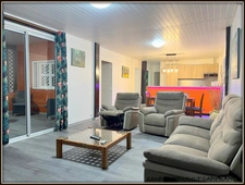 A VENDRE A KOUROU UN MAGNIFIQUE COMPLEXE IMMOBILIER DE 8 APPARTEMENTS (R+1) DE 960 m² - UNE VILLA T5 (R+1) DE 310 m² - TERRAIN 1870 m² - AU PRIX DE 1 755 000 €.