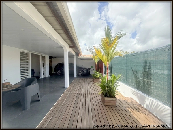 A VENDRE A KOUROU (GUYANE FRANCAISE) UNE MAGNIFIQUE MAISON INDIVIDUELLE T4 de 154 m² - TERRAIN DE 425 m² - AU PRIX DE 379 000 €.