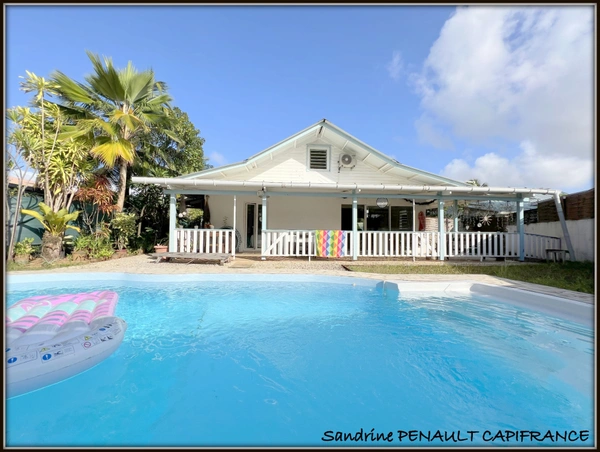 A VENDRE A KOUROU (GUYANE FRANCAISE) UNE MAGNIFIQUE VILLA T5 (R+1) de 130 m² - TERRAIN DE 473 m² - AU PRIX DE 427 800 €.