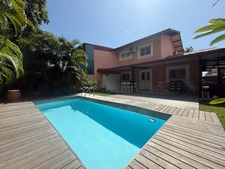 A VENDRE A KOUROU (GUYANE FRANCAISE) UNE SPLENDIDE MAISON T4 JUMELEE de 90 m² - TERRAIN DE 297 m² - AU PRIX DE 379 000 €.