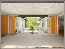 A VENDRE A KOUROU (GUYANE FRANCAISE) 3 magnifiques bâtiments indépendants de 456 m² - SUPERFICIE DU TERRAIN 1150 m² AU PRIX DE 730 000 €.
