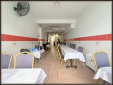 A VENDRE A CAYENNE UN IMMEUBLE DE RAPPORT DE 167 m² - 1 LOCAL DE 98 m² - 1 APPARTEMENT T3 DE 51 m² - 1 STUDIO DE 18 m² - AU PRIX DE 306 000 €.