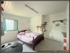 A VENDRE A CAYENNE UN IMMEUBLE DE RAPPORT DE 167 m² - 1 LOCAL DE 98 m² - 1 APPARTEMENT T3 DE 51 m² - 1 STUDIO DE 18 m² - AU PRIX DE 306 000 €.