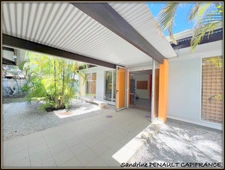 A VENDRE A KOUROU (GUYANE FRANCAISE) 3 magnifiques bâtiments indépendants de 456 m² - SUPERFICIE DU TERRAIN 1150 m² AU PRIX DE 730 000 €.
