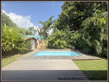 A VENDRE A KOUROU (GUYANE FRANCAISE) UNE SPLENDIDE MAISON T4 JUMELEE de 90 m² - TERRAIN DE 297 m² - AU PRIX DE 379 000 €.