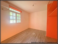 A VENDRE A KOUROU (97310) UNE CHARMANTE MAISON T5 DE 106 m² - TERRAIN DE 440 m² - AU PRIX DE 318 000 €.