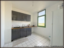 A VENDRE A KOUROU (GUYANE FRANCAISE) UN BEL APPARTEMENT T4 de 77 m² EN RESIDENCE - AU PRIX DE 170 000 €.