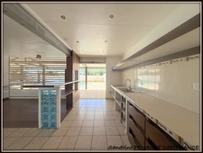 A VENDRE A KOUROU (97310) UNE CHARMANTE VILLA T6 DE 120 m² - TERRAIN DE 466 m² - AU PRIX DE 390 000 €.