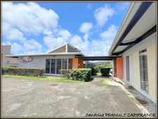 A VENDRE A KOUROU (GUYANE FRANCAISE) 3 magnifiques bâtiments indépendants de 456 m² - SUPERFICIE DU TERRAIN 1150 m² AU PRIX DE 730 000 €.