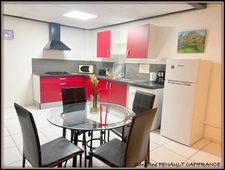 A VENDRE A KOUROU UN MAGNIFIQUE COMPLEXE IMMOBILIER DE 8 APPARTEMENTS (R+1) DE 960 m² - UNE VILLA T5 (R+1) DE 310 m² - TERRAIN 1870 m² - AU PRIX DE 1 755 000 €.