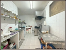 A VENDRE A CAYENNE UN IMMEUBLE DE RAPPORT DE 167 m² - 1 LOCAL DE 98 m² - 1 APPARTEMENT T3 DE 51 m² - 1 STUDIO DE 18 m² - AU PRIX DE 306 000 €.