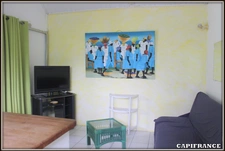 A VENDRE A KOUROU (97310) UNE MAGNIFIQUE MAISON EN BOIS T5 de 106 m² AVEC 2 MAISONS T2 INDEPENDANTES - TERRAIN DE 775 m² - AU PRIX DE 407 000 €.  