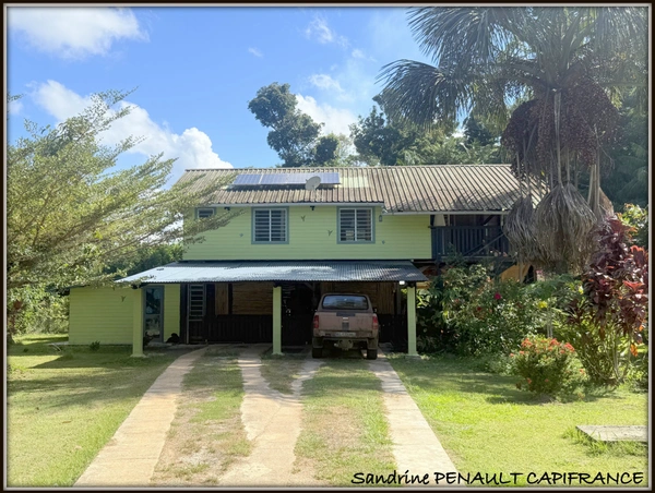 A VENDRE A KOUROU UNE CHARMANTE MAISON T5 EN BOIS DE 133 m² SUPERFICIE TERRAIN 2 HECTARES - AU PRIX DE 346 500 €.
